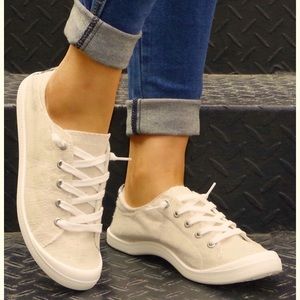 Light Beige Sneaker NWT Sz8 by Rosy